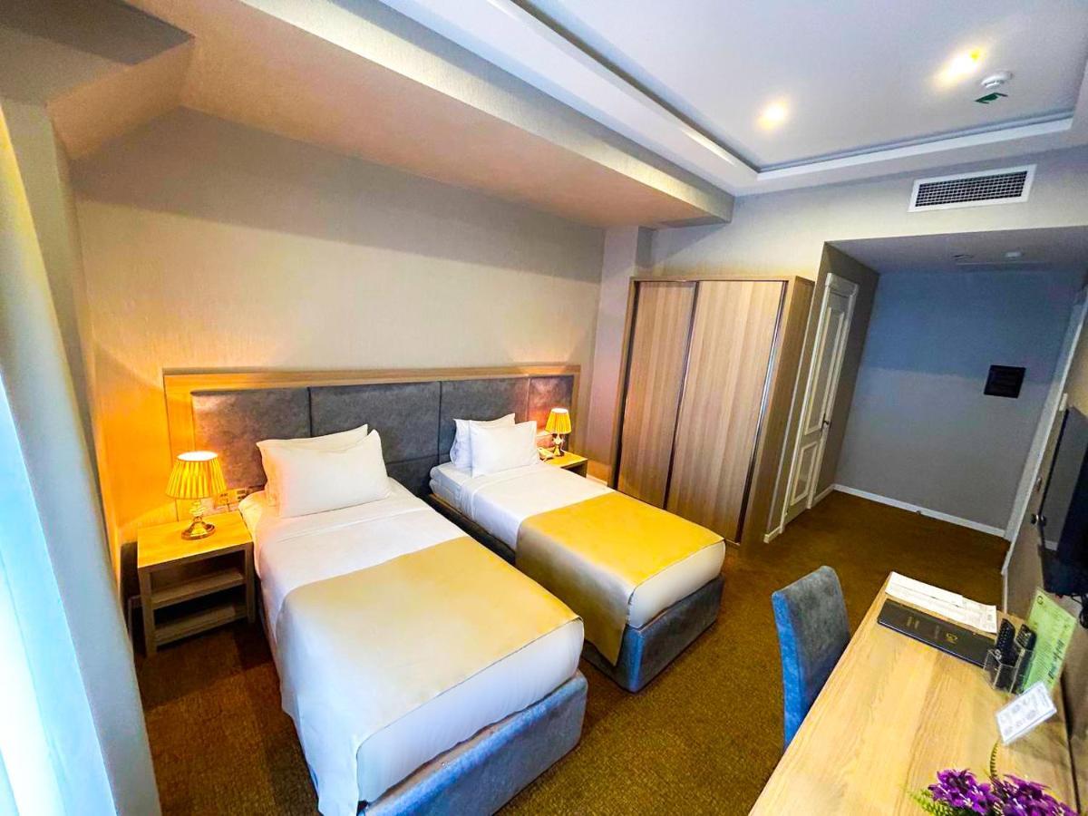 Grand Midway מלון 4*